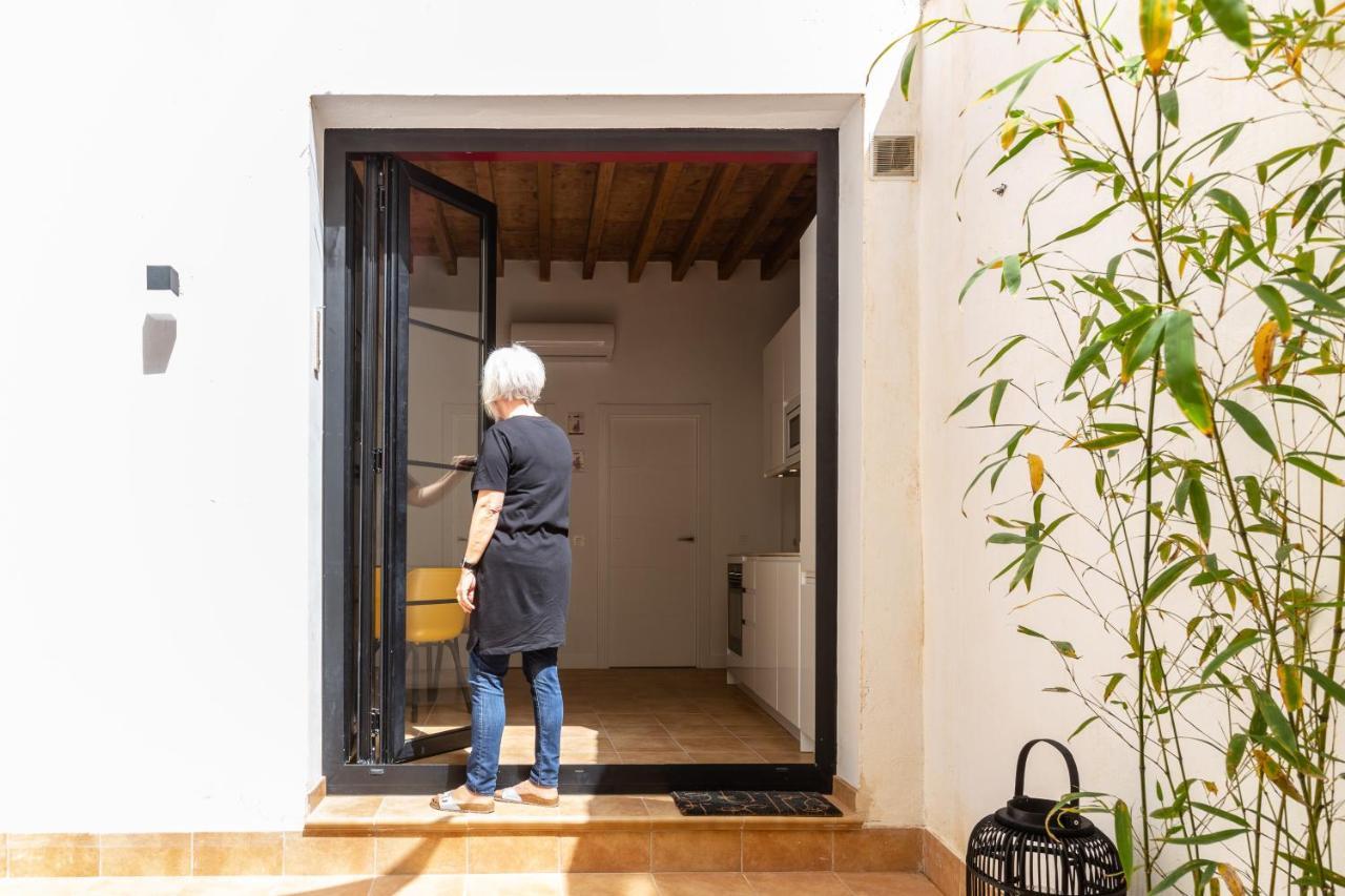 Precioso Apartamento Con Patio Y Dos Habitaciones En El Barrio De Picasso Málaga Exteriör bild